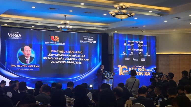 Thứ trưởng Bộ Xây dựng Nguyễn Văn Sinh phát biểu tại Lễ kỷ niệm Hội môi giới bất động sản Việt Nam. Ảnh: VGP