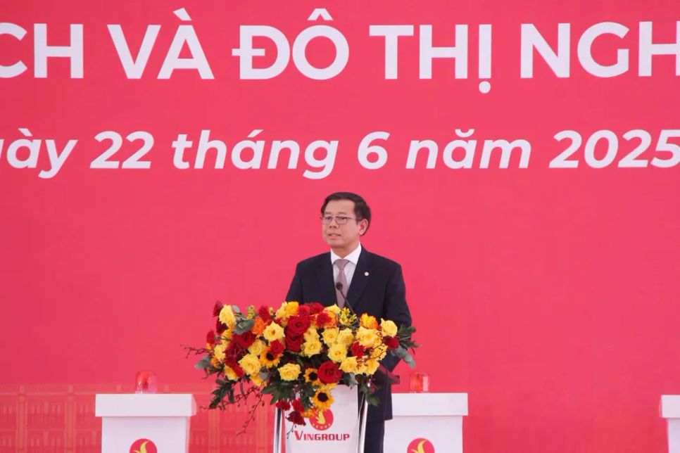 Ông Nguyễn Việt Quang, Phó Chủ tịch Hội đồng Quản trị kiêm Tổng Giám đốc Tập đoàn Vingroup phát biểu. Ảnh: PHẠM NGA Ông Nguyễn Việt Quang, Phó Chủ tịch Hội đồng Quản trị kiêm Tổng Giám đốc Tập đoàn Vingroup phát biểu. Ảnh: PHẠM NGA