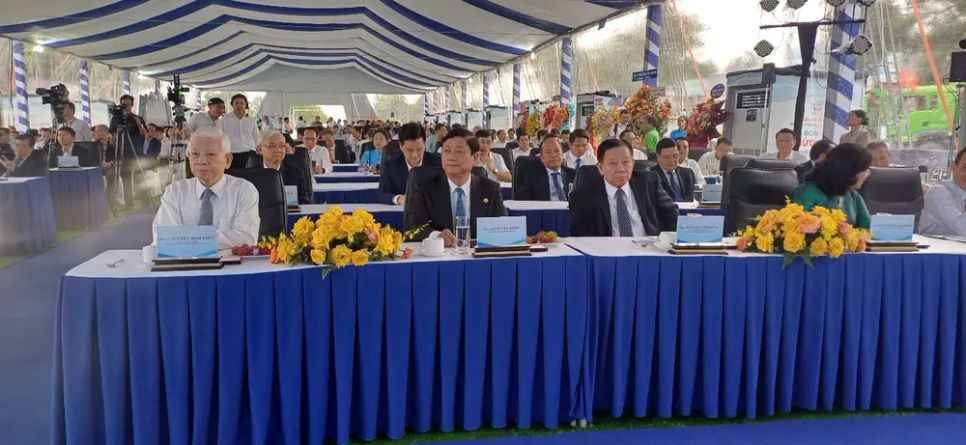 Nguyên Chủ tịch nước Nguyễn Minh Triết cùng lãnh đạo tỉnh Bình Dương, Tập đoàn Becamex tại lễ khởi công dự án Vành đai 4 TPHCM Nguyên Chủ tịch nước Nguyễn Minh Triết cùng lãnh đạo tỉnh Bình Dương, Tập đoàn Becamex tại lễ khởi công dự án Vành đai 4 TPHCM