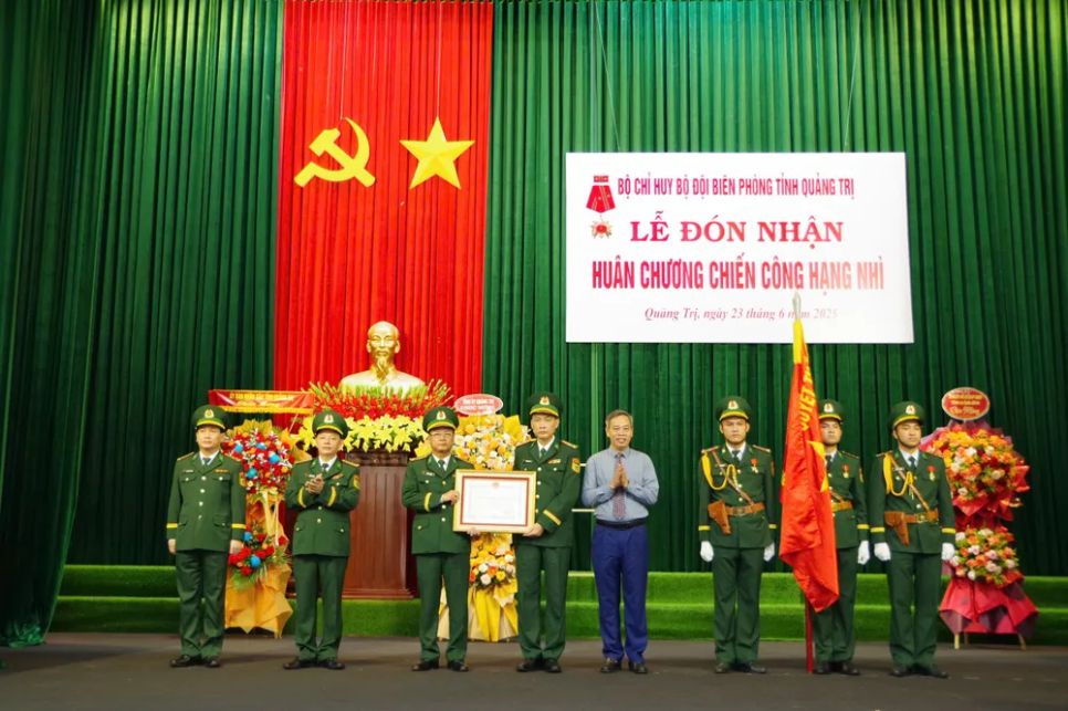 Bộ đội Biên phòng Quảng Trị đón nhận Huân chương Chiến công hạng Nhì Bộ đội Biên phòng Quảng Trị đón nhận Huân chương Chiến công hạng Nhì