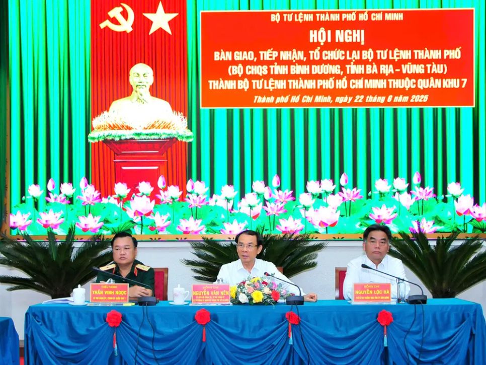 Các đồng chí chủ trì hội nghị. Ảnh: HỮU TÂN Các đồng chí chủ trì hội nghị. Ảnh: HỮU TÂN