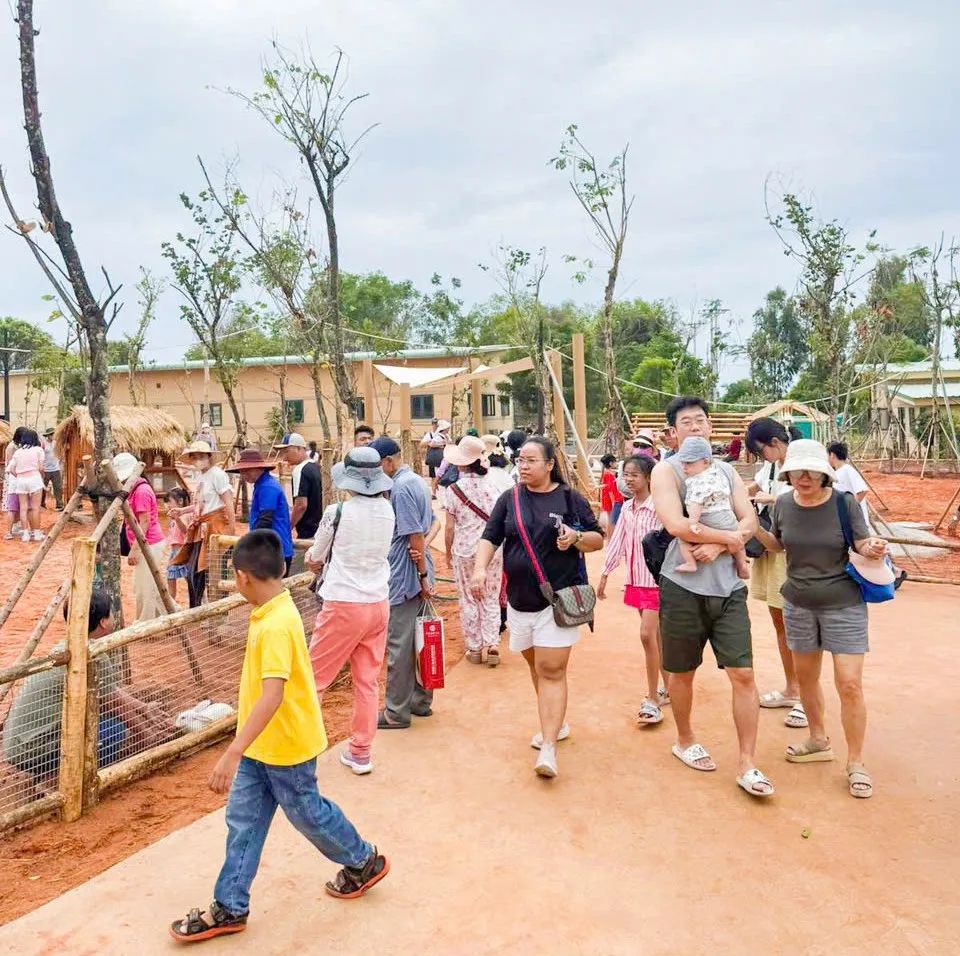 Du khách tham gia trải nghiệm dịch vụ tại NovaWorld Phan Thiết Du khách tham gia trải nghiệm dịch vụ tại NovaWorld Phan Thiết