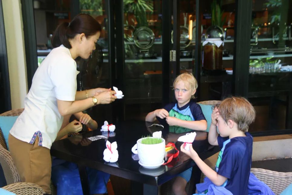 Du khách trẻ em người nước ngoài tham gia trải nghiệm các dịch vụ tại các resort, khách sạn cao cấp tại Bình Thuận Du khách trẻ em người nước ngoài tham gia trải nghiệm các dịch vụ tại các resort, khách sạn cao cấp tại Bình Thuận
