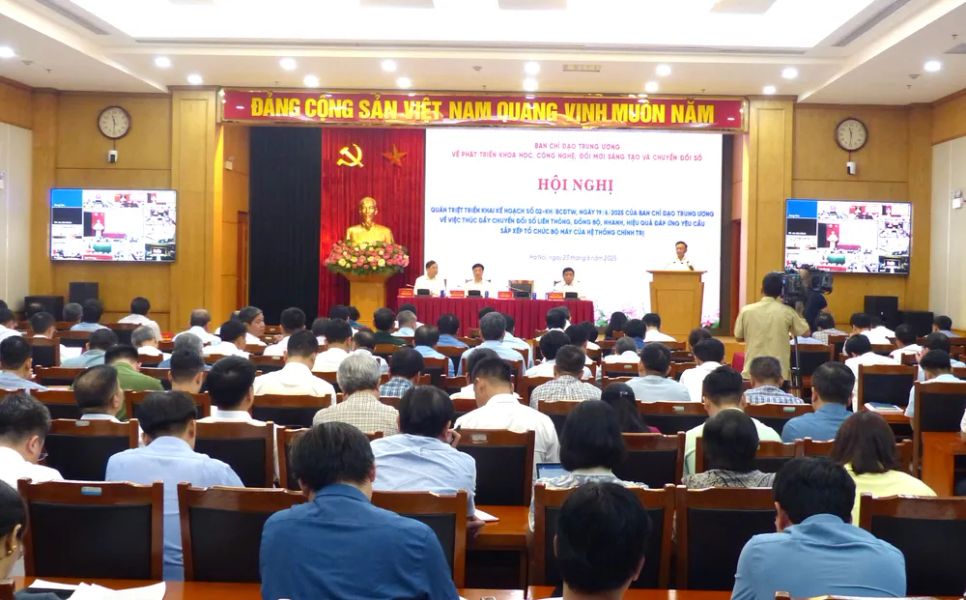 Quang cảnh hội nghị tại điểm cầu Văn phòng Trung ương Đảng. Ảnh: TRẦN BÌNH Quang cảnh hội nghị tại điểm cầu Văn phòng Trung ương Đảng. Ảnh: TRẦN BÌNH