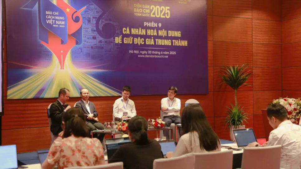 Các diễn giả thảo luận sôi nổi vấn đề cá nhân hóa nội dung bạn đọc trong báo chí. Ảnh HÀ NGUYỄN Các diễn giả thảo luận sôi nổi vấn đề cá nhân hóa nội dung bạn đọc trong báo chí. Ảnh HÀ NGUYỄN