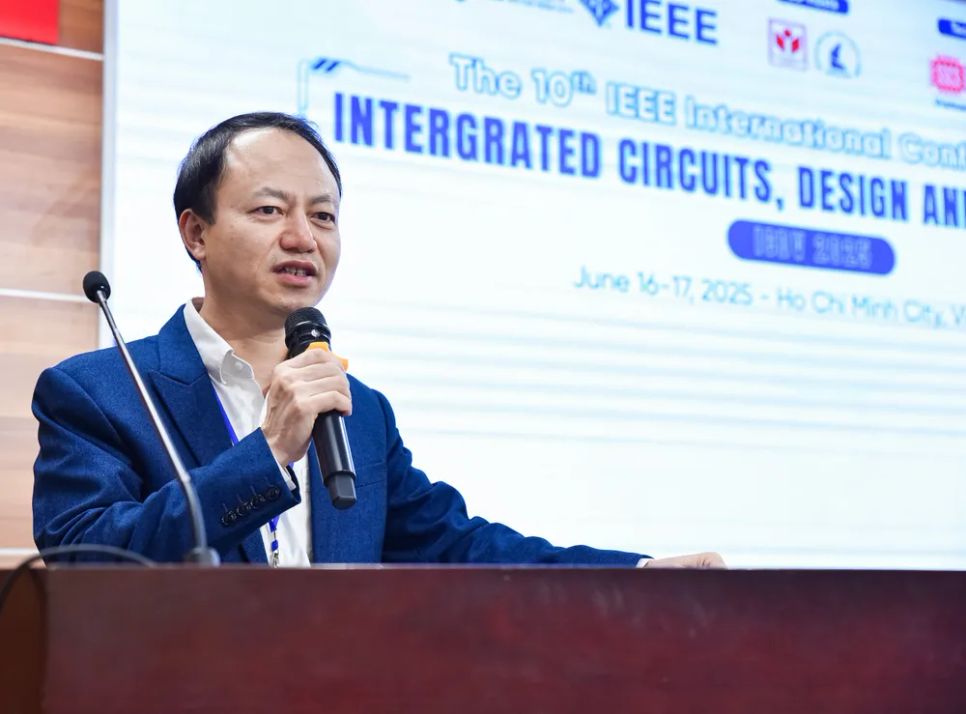 GS-TS Trần Xuân Tú, Viện trưởng Viện Công nghệ Thông tin (ĐHQG Hà Nội) phát biểu tại hội nghị. Ảnh: THANH HÙNG GS-TS Trần Xuân Tú, Viện trưởng Viện Công nghệ Thông tin (ĐHQG Hà Nội) phát biểu tại hội nghị. Ảnh: THANH HÙNG