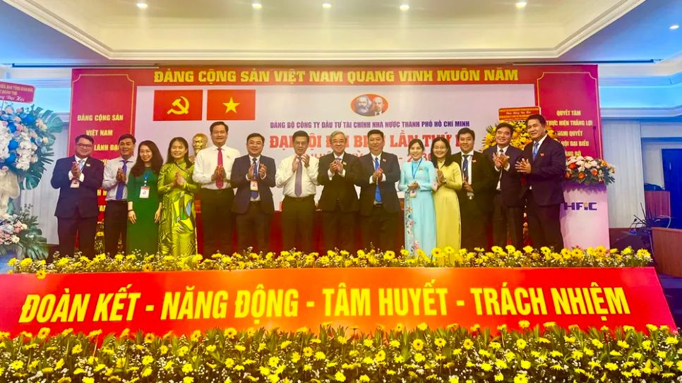 Phó Chủ tịch UBND TPHCM Nguyễn Văn Dũng (đứng giữa) tham dự Đại hội đại biểu Đảng bộ HFIC nhiệm kỳ 2025–2030 Phó Chủ tịch UBND TPHCM Nguyễn Văn Dũng (đứng giữa) tham dự Đại hội đại biểu Đảng bộ HFIC nhiệm kỳ 2025–2030