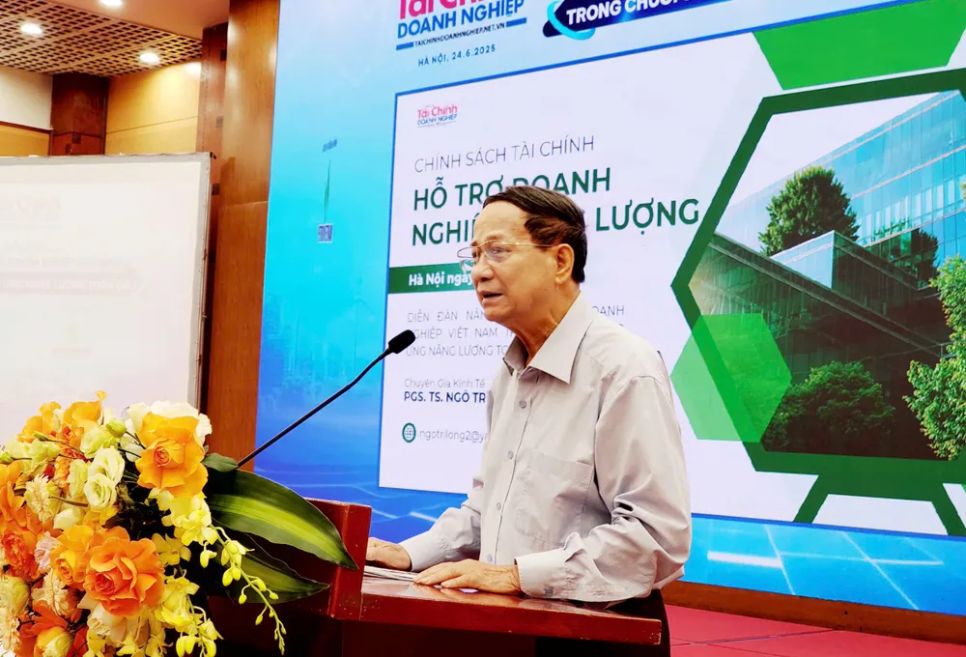 PGS-TS Ngô Trí Long, nguyên Viện trưởng Viện Nghiên cứu thị trường giá cả (Bộ Tài chính) trình bày tham luận tại diễn đàn. Ảnh: HÀ NGUYỄN PGS-TS Ngô Trí Long, nguyên Viện trưởng Viện Nghiên cứu thị trường giá cả (Bộ Tài chính) trình bày tham luận tại diễn đàn. Ảnh: HÀ NGUYỄN
