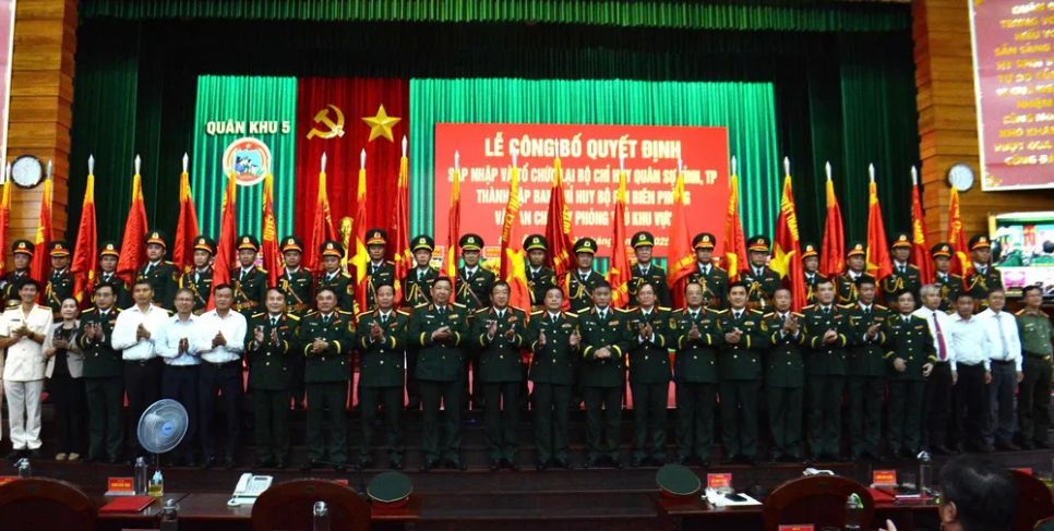 Lãnh đạo Bộ Quốc phòng cùng các đại biểu dự lễ công bố chụp ảnh chung Lãnh đạo Bộ Quốc phòng cùng các đại biểu dự lễ công bố chụp ảnh chung