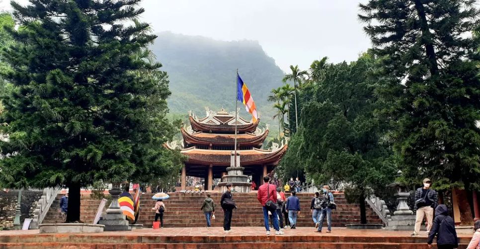 Các chùa, tự viện đồng loạt cử chuông, trống cầu nguyện quốc thái dân an Các chùa, tự viện đồng loạt cử chuông, trống cầu nguyện quốc thái dân an