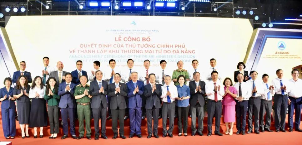 Lễ công bố Quyết định của Thủ tướng chính phủ về thành lập Khu Thương mại tự do Đà Nẵng Lễ công bố Quyết định của Thủ tướng chính phủ về thành lập Khu Thương mại tự do Đà Nẵng