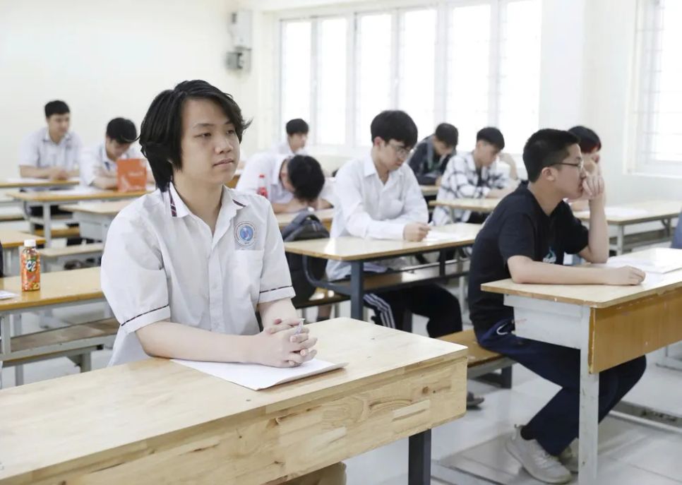 Thí sinh Hà Nội làm thủ tục dự kỳ thi tốt nghiệp THPT năm 2025. Ảnh: VIẾT CHUNG Thí sinh Hà Nội làm thủ tục dự kỳ thi tốt nghiệp THPT năm 2025. Ảnh: VIẾT CHUNG
