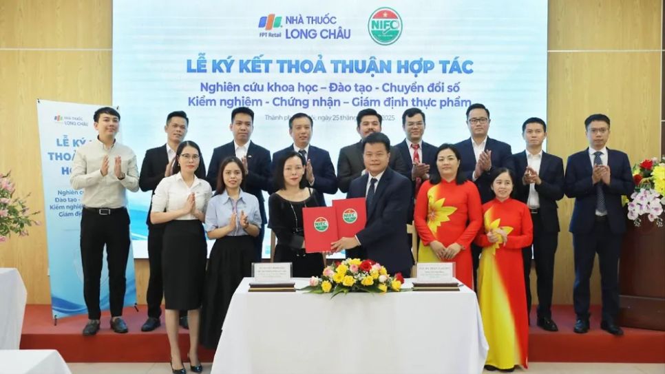 Lễ ký kết thỏa thuận hợp tác giữa Long Châu và Viện Kiểm nghiệm an toàn vệ sinh thực phẩm Quốc gia – Bộ Y tế Lễ ký kết thỏa thuận hợp tác giữa Long Châu và Viện Kiểm nghiệm an toàn vệ sinh thực phẩm Quốc gia – Bộ Y tế