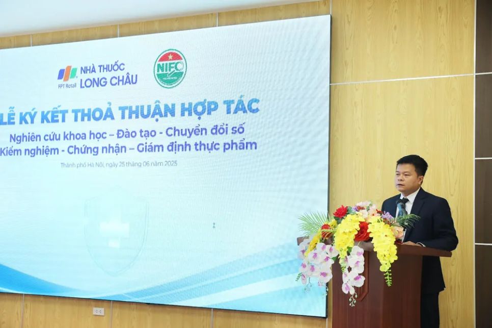 PGS-TS Trần Cao Sơn, Phó Viện trưởng Viện Kiểm nghiệm an toàn vệ sinh thực phẩm Quốc gia phát biểu tại sự kiện PGS-TS Trần Cao Sơn, Phó Viện trưởng Viện Kiểm nghiệm an toàn vệ sinh thực phẩm Quốc gia phát biểu tại sự kiện