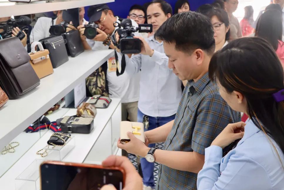 Phòng trưng bày sẽ kéo dài từ ngày 26-6 đến 3-7 Phòng trưng bày sẽ kéo dài từ ngày 26-6 đến 3-7