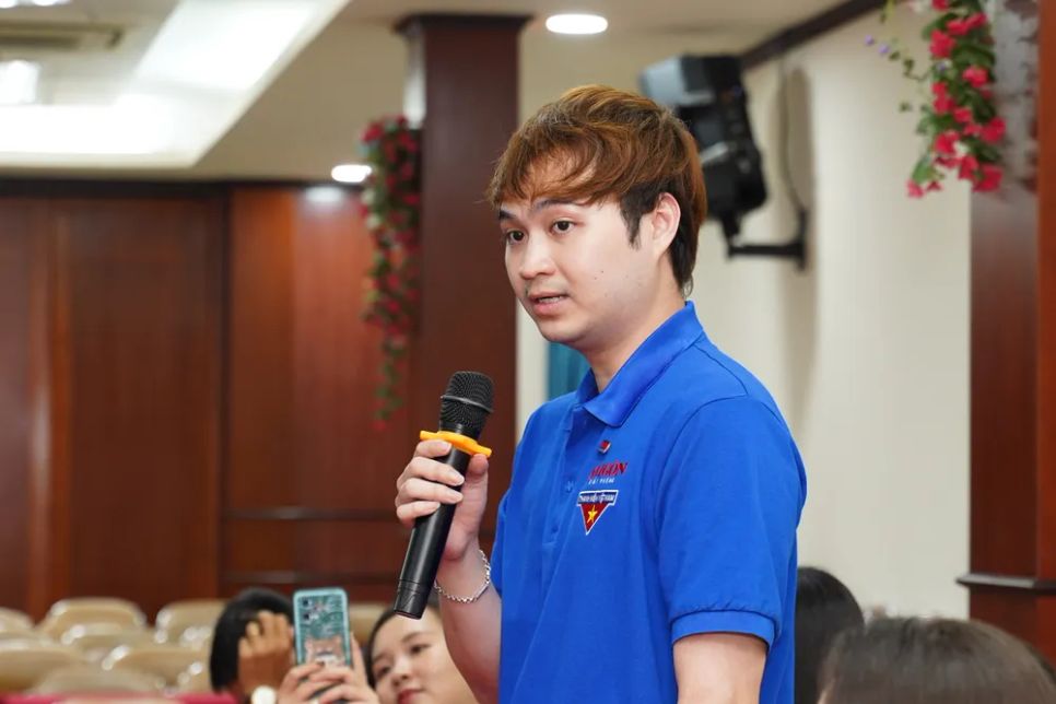 Anh Phạm Thiên Phúc phát biểu