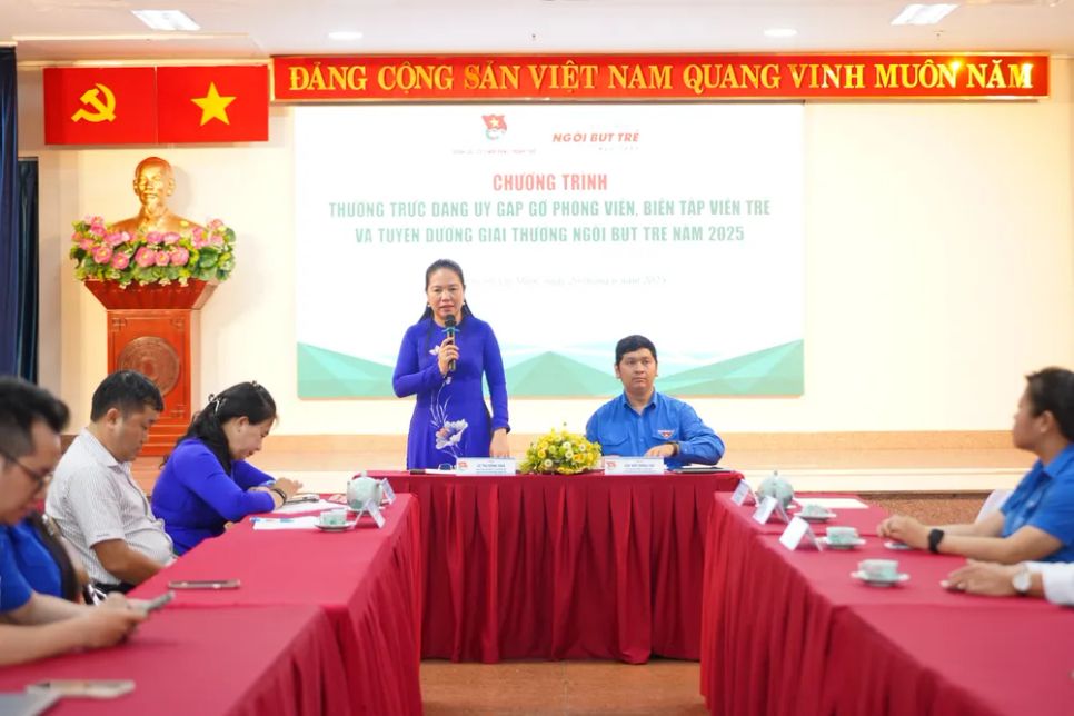 Đồng chí Lê Thị Hồng Nga chia sẻ tại chương trình