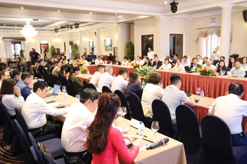 Các doanh nghiệp xuất khẩu tham gia đối thoại Các doanh nghiệp xuất khẩu tham gia đối thoại
