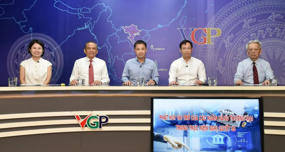 Các khách mời tham gia tọa đàm Các khách mời tham gia tọa đàm