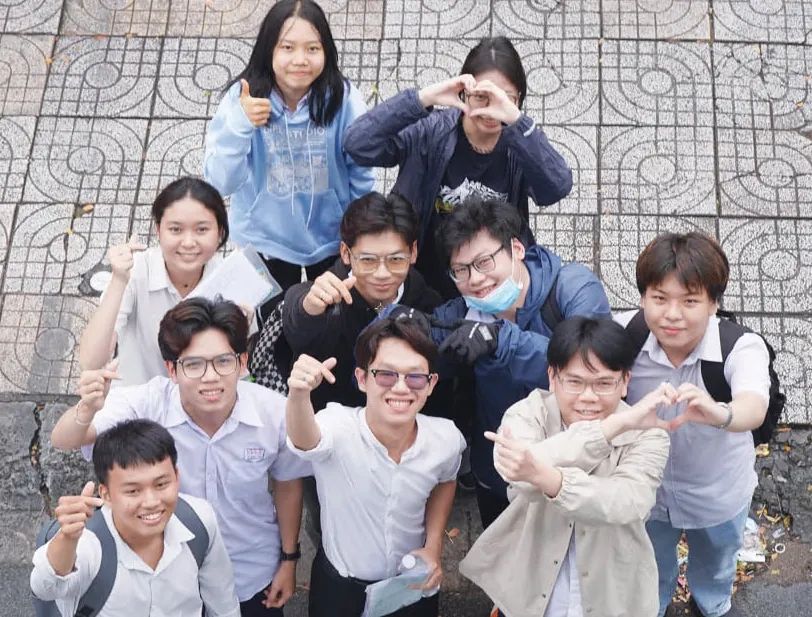 Thí sinh thi tại điểm thi Trường THPT chuyên Lê Hồng Phong (TPHCM) tự tin sau khi kết thúc các môn thi tự chọn. Ảnh: HOÀNG HÙNG