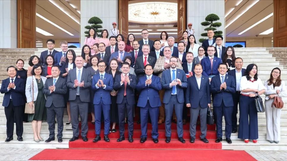 Thủ tướng Phạm Minh Chính với các doanh nghiệp Anh quốc hoạt động, đầu tư, kinh doanh tại Việt Nam. Ảnh: VIẾT CHUNG Thủ tướng Phạm Minh Chính với các doanh nghiệp Anh quốc hoạt động, đầu tư, kinh doanh tại Việt Nam. Ảnh: VIẾT CHUNG