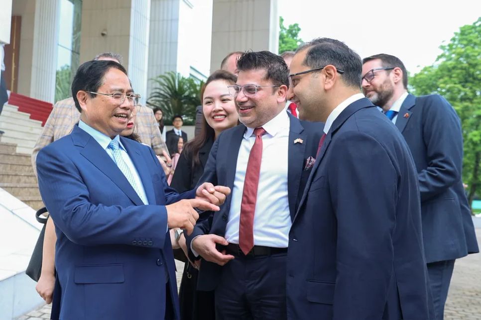 Thủ tướng và đại diện các doanh nghiệp Anh quốc. Ảnh: VIẾT CHUNG Thủ tướng và đại diện các doanh nghiệp Anh quốc. Ảnh: VIẾT CHUNG