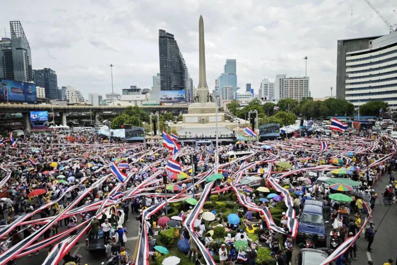 Đám đông biểu tình tại thủ đô Bangkok, Thái Lan. Ảnh: Bangkok Post Đám đông biểu tình tại thủ đô Bangkok, Thái Lan. Ảnh: Bangkok Post