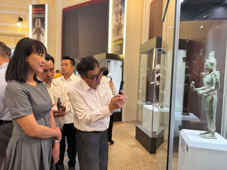 Khách tham quan chuyên đề Khách tham quan chuyên đề