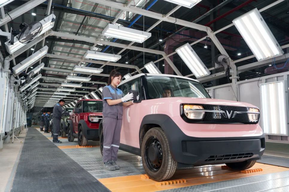 Một góc bên trong Nhà máy sản xuất ô tô điện VinFast Hà Tĩnh Một góc bên trong Nhà máy sản xuất ô tô điện VinFast Hà Tĩnh