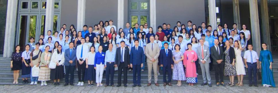 Các đại biểu, nhà khoa học, học viên giao lưu tại sự kiện. Ảnh: TRUNG NHÂN Các đại biểu, nhà khoa học, học viên giao lưu tại sự kiện. Ảnh: TRUNG NHÂN
