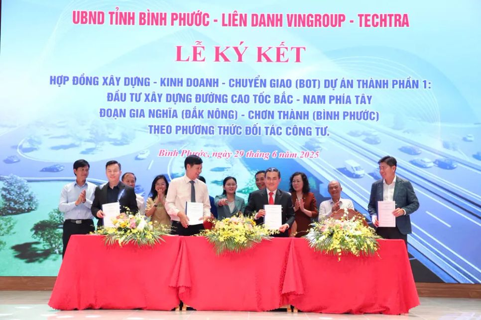 Quang cảnh lễ ký kết Quang cảnh lễ ký kết