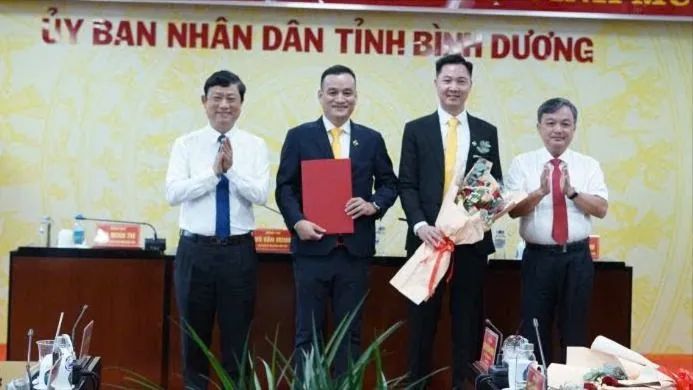Lãnh đạo UBND tỉnh Bình Dương trao Quyết định chủ trương đầu tư cho các doanh nghiệp Lãnh đạo UBND tỉnh Bình Dương trao Quyết định chủ trương đầu tư cho các doanh nghiệp