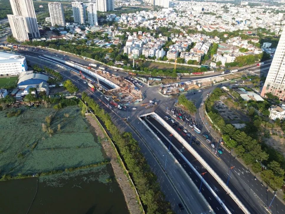 12 giờ trưa nay, thông xe nhánh hầm HC1-01 nút giao An Phú. Ảnh: QUỐC HÙNG 12 giờ trưa nay, thông xe nhánh hầm HC1-01 nút giao An Phú. Ảnh: QUỐC HÙNG