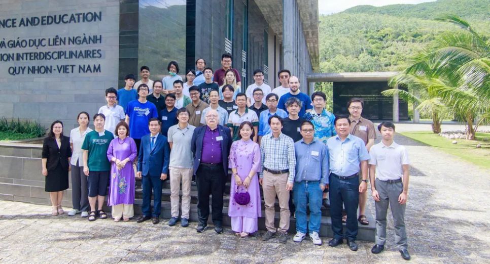 Các nhà khoa học, học viên Các nhà khoa học, học viên