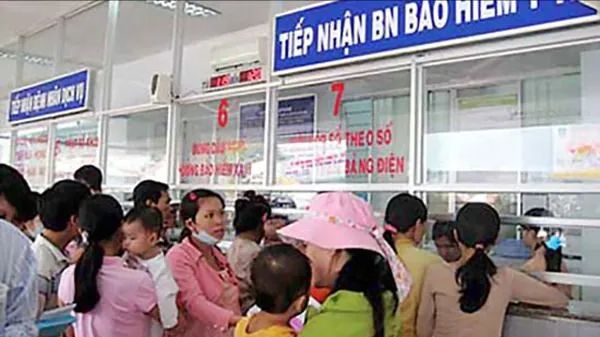 Người dân đăng ký khám chữa bệnh bảo hiểm y tế tại bệnh viện trên địa bàn TPHCM Người dân đăng ký khám chữa bệnh bảo hiểm y tế tại bệnh viện trên địa bàn TPHCM