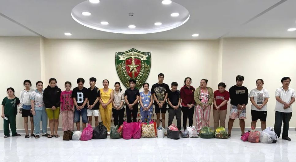 Khởi tố bị can, bắt tạm giam 19 đối tượng để điều tra về tội “Sản xuất, buôn bán hàng giả là thuốc chữa bệnh, thuốc phòng bệnh”. Ảnh: CA Khởi tố bị can, bắt tạm giam 19 đối tượng để điều tra về tội “Sản xuất, buôn bán hàng giả là thuốc chữa bệnh, thuốc phòng bệnh”. Ảnh: CA