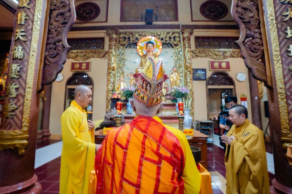 Thời kinh cầu nguyện sau lễ cử chuông. Ảnh: <span style=
