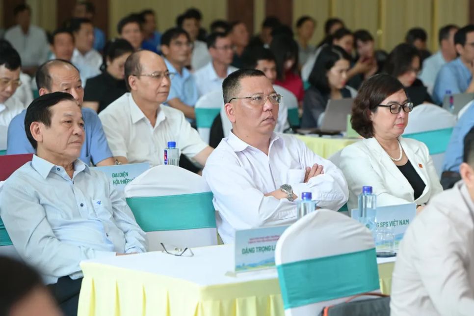 Các đại biểu dự diễn đàn, chiều 1-7 Các đại biểu dự diễn đàn, chiều 1-7