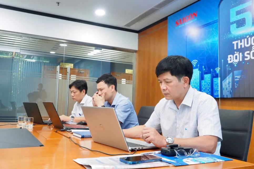 Khách mời tại buổi giao lưu. Ảnh: HOÀNG HÙNG