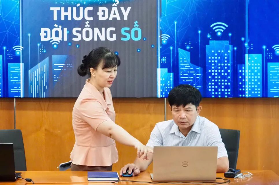 Ông Trần Lâm Thịnh, Phó Giám đốc VNPT TPHCM tại buổi giao lưu. Ảnh: HOÀNG HÙNG