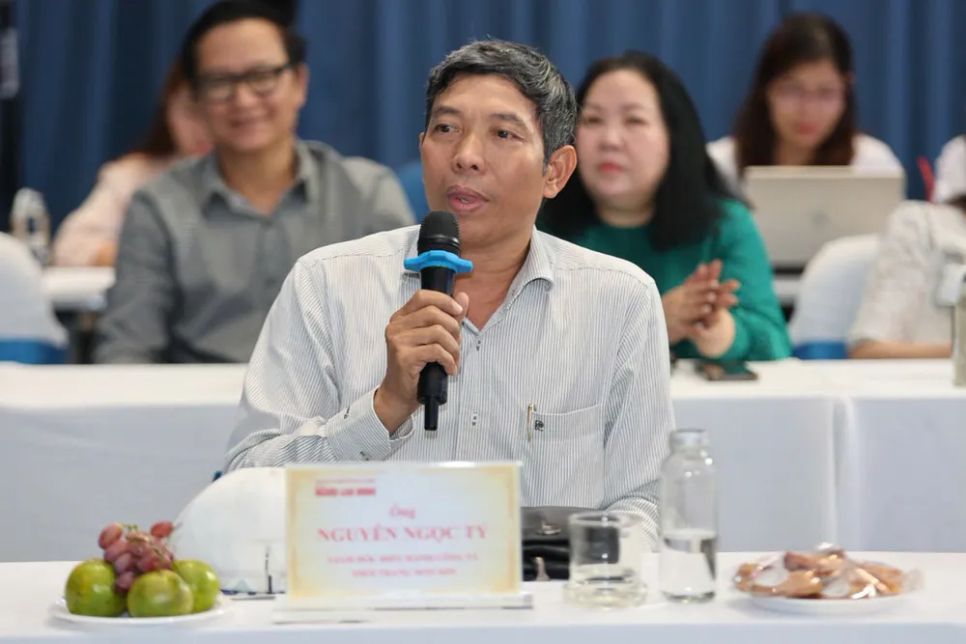 Ông Nguyễn Ngọc Tý, Giám đốc điều hành Công ty TNHH Thời trang Nón Sơn chia sẻ tại tọa đàm Ông Nguyễn Ngọc Tý, Giám đốc điều hành Công ty TNHH Thời trang Nón Sơn chia sẻ tại tọa đàm