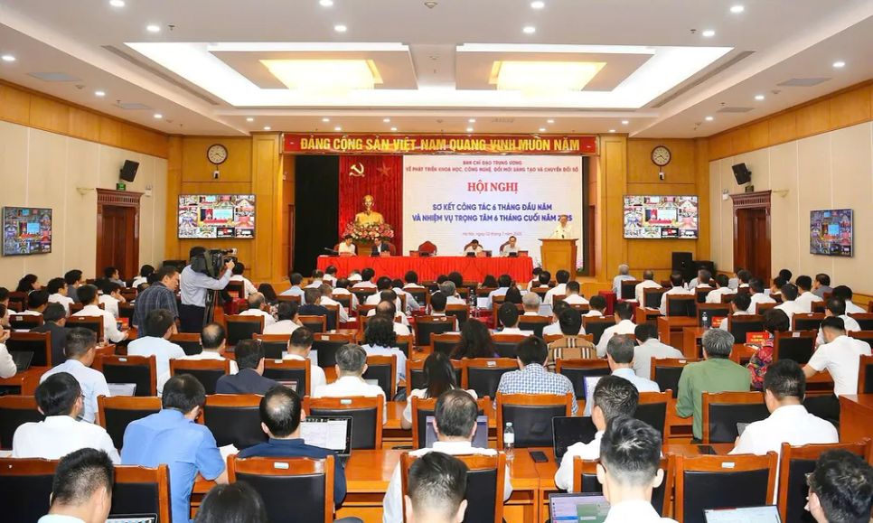Quang cảnh hội nghị tại điểm cầu trụ sở Trung ương Đảng. Ảnh: VIẾT CHUNG