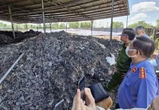 Kiểm tra công tác xử lý rác thải ở một khu công nghiệp tại tỉnh Long An (cũ) Kiểm tra công tác xử lý rác thải ở một khu công nghiệp tại tỉnh Long An (cũ)