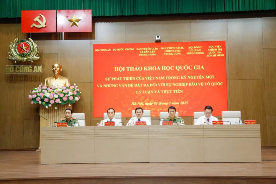Các đại biểu chủ trì hội thảo. Ảnh: NAM NGUYÊN Các đại biểu chủ trì hội thảo. Ảnh: NAM NGUYÊN