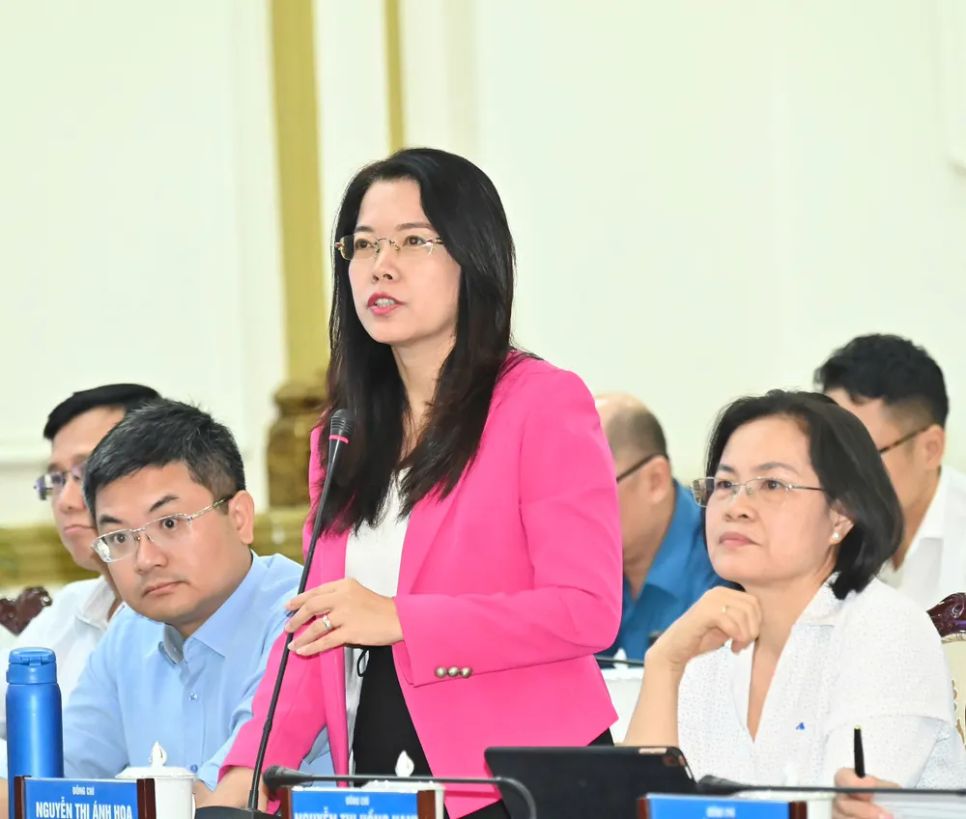 Giám đốc Sở Du Lịch TPHCM Nguyễn Thị Ánh Hoa thảo luận. Ảnh: VIỆT DŨNG Giám đốc Sở Du Lịch TPHCM Nguyễn Thị Ánh Hoa thảo luận. Ảnh: VIỆT DŨNG