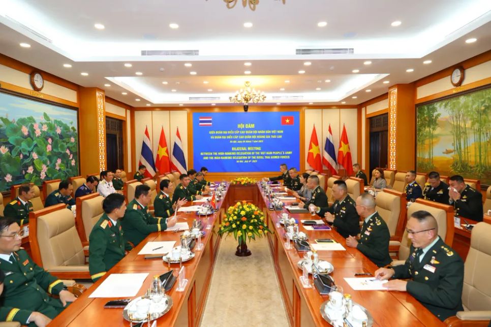 Quang cảnh hội đàm giữa đoàn đại biểu cấp cao Quân đội Nhân dân Việt Nam và Quân đội Hoàng gia Thái Lan Quang cảnh hội đàm giữa đoàn đại biểu cấp cao Quân đội Nhân dân Việt Nam và Quân đội Hoàng gia Thái Lan