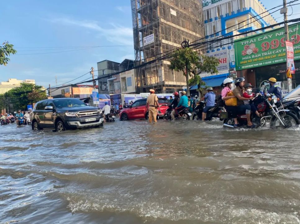 Từ đầu mùa mưa 2025 đến nay, nhiều tuyến đường ở TP Cần Thơ thường xuyên bị ngập nặng Từ đầu mùa mưa 2025 đến nay, nhiều tuyến đường ở TP Cần Thơ thường xuyên bị ngập nặng