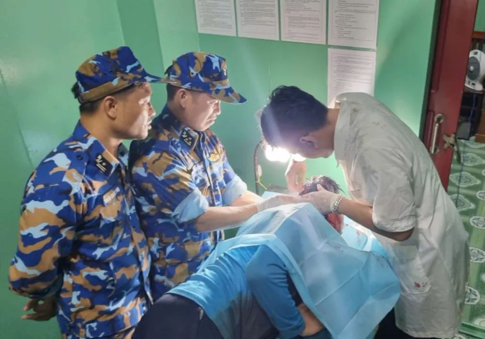 Nhà giàn DK1 điểm tựa vững chắc cho ngư dân vươn khơi bám biển Nhà giàn DK1 điểm tựa vững chắc cho ngư dân vươn khơi bám biển