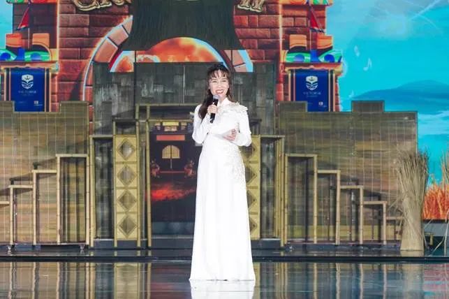 Hai tiết mục do TS. Phương Thảo thể hiện trên sân khấu đã lan tỏa mạnh mẽ tinh thần sáng tạo và khát vọng vươn cao trong đêm diễn Hai tiết mục do TS. Phương Thảo thể hiện trên sân khấu đã lan tỏa mạnh mẽ tinh thần sáng tạo và khát vọng vươn cao trong đêm diễn