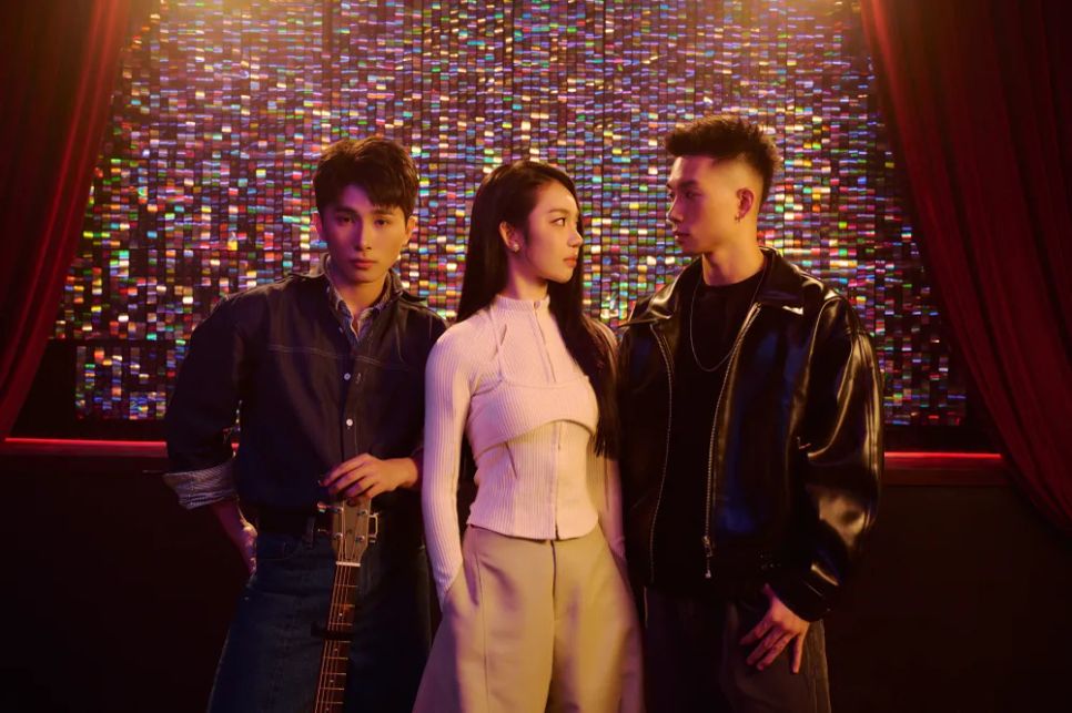 Hoàng Duyên kết hợp cùng nam ca sĩ Sơn.K, vũ công Sơn Lâm thực hiện MV Hoàng Duyên kết hợp cùng nam ca sĩ Sơn.K, vũ công Sơn Lâm thực hiện MV